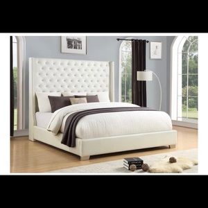 Rhinestone white bed frame in Houston Texas 77036